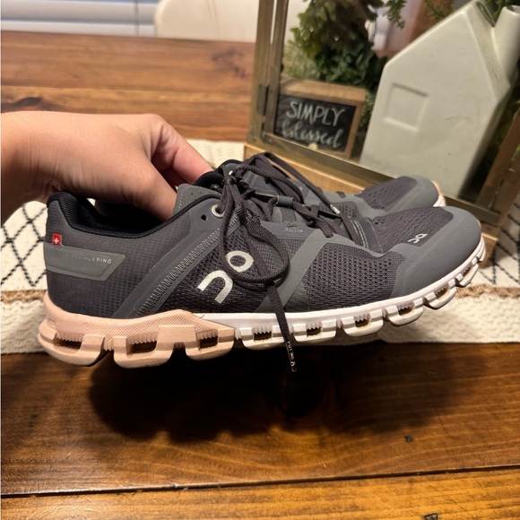 On Women’s Cloud X Tennis shoes/sneakers - Picture 3 of 8